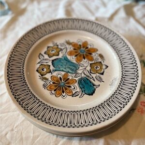 Vintage Floral Patterned Dinner Plates